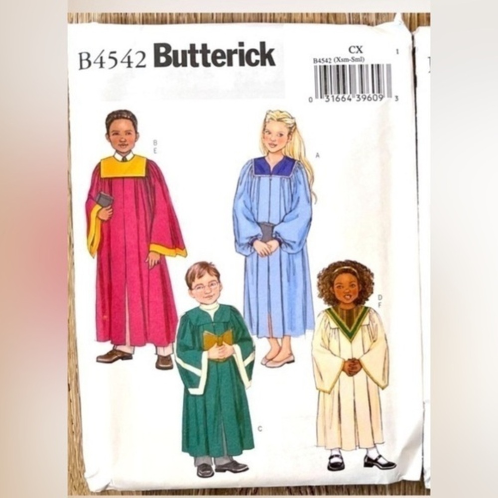 Butterick‎ Sewing Pattern B4542 childrens robes xs-Small